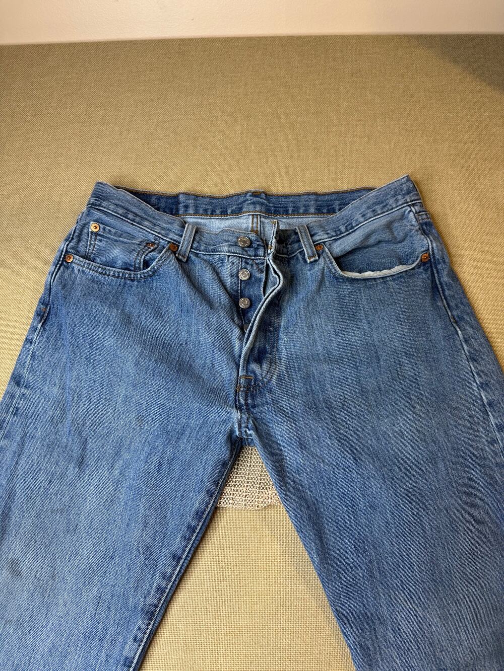 Levis 501 Original Fit Jeans Mens 32x32 Blue Straight Leg Button Fly Distressed